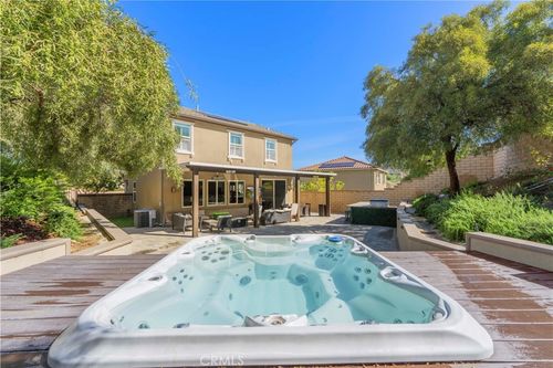 19890 Holly Dr, Saugus, CA, 91350-3694 | Card Image