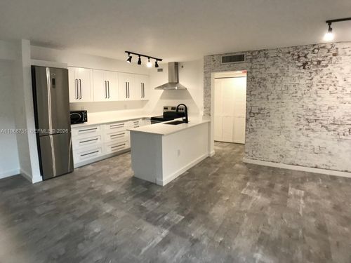 apt-211-751 N Pine Island Rd, Plantation, FL, 33324-1391 | Card Image
