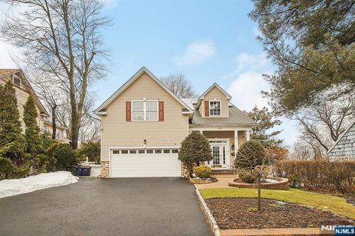 130 Irving St, Leonia, NJ, 07605-1229 | Card Image