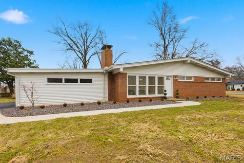 411 Tanglewood Dr, Saint Louis, MO, 63124-2028 | Card Image