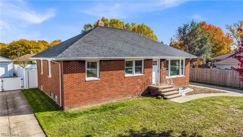 6531 Mariana Dr, Parma Heights, OH, 44130-2843 | Card Image
