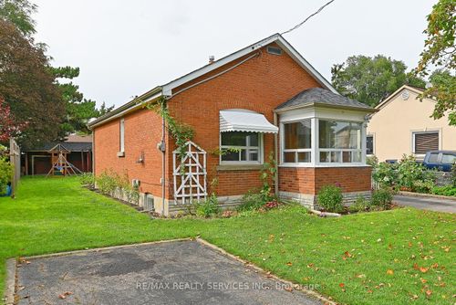 54 Woodward Ave, Brampton, ON, L6V1K4 | Card Image