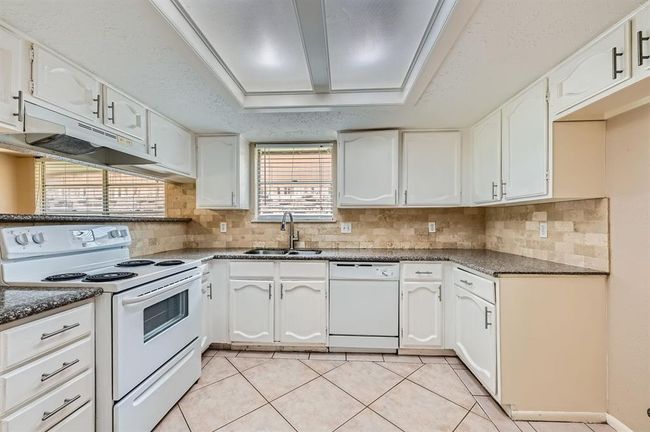 Kitchen | Image 8