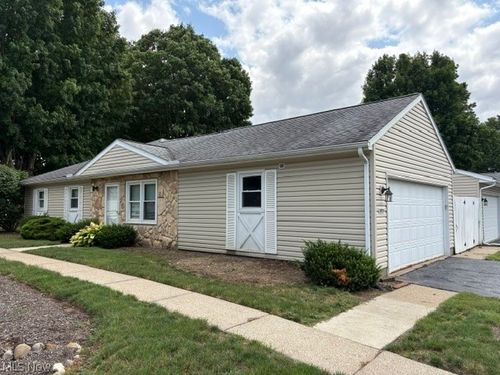 3959 Townhouse Ln, Uniontown, OH, 44685-8739 | Card Image