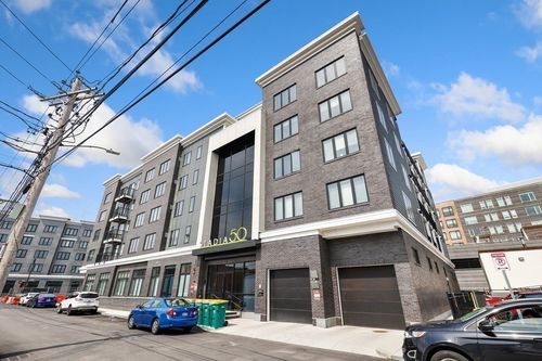 310-50 Hichborn St, Boston, MA, 02135-3067 | Card Image