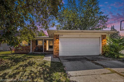 2530 Rhodes Dr, Troy, MI, 48083-2439 | Card Image