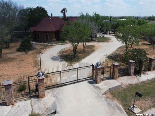 424 Homecrest Dr, La Vernia, TX, 78121-4259 | Card Image