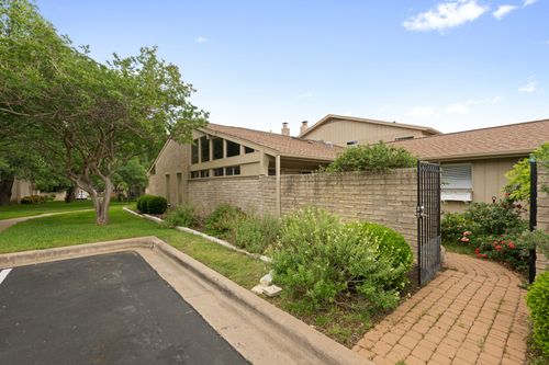 8107 Middle Ct, Austin, TX, 78759-8727 | Card Image