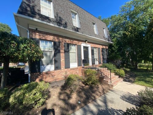 212 Pompton Ave, Verona, NJ, 07044-3019 | Card Image