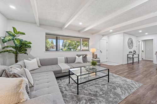 1819 Spring Mountain Ct, Saint Helena, CA, 94574-1731 | Card Image