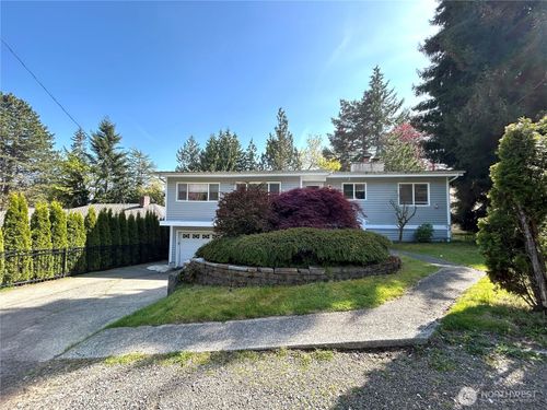 10231 Ne 24th St, Bellevue, WA, 98004-2205 | Card Image