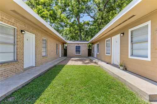 1001 W Lobitt St, Alvin, TX, 77511-2075 | Card Image