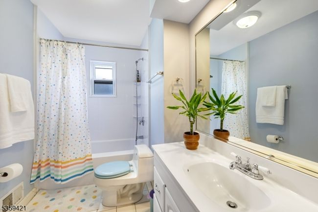 167 Rolling Hills Rd, House other with 5 bedrooms, 3 bathrooms and null parking in Clifton NJ | Image 14