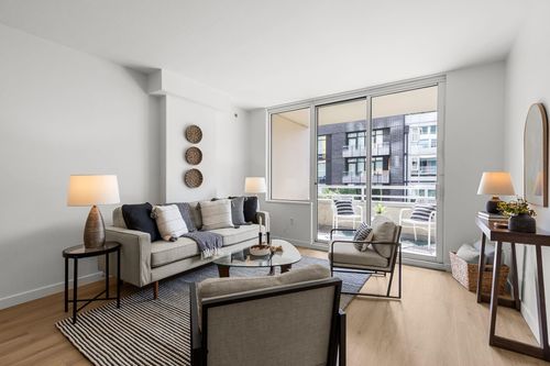 2600 2nd Ave, Seattle, WA, 98121-1247 | Card Image