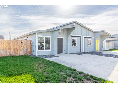 1044 Ne Emerald Dr, Hermiston, OR, 97838-2067 | Card Image