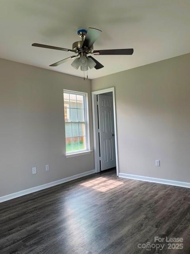 914 Berryhill Rd, House other with 4 bedrooms, 2 bathrooms and null parking in Charlotte NC | Image 5