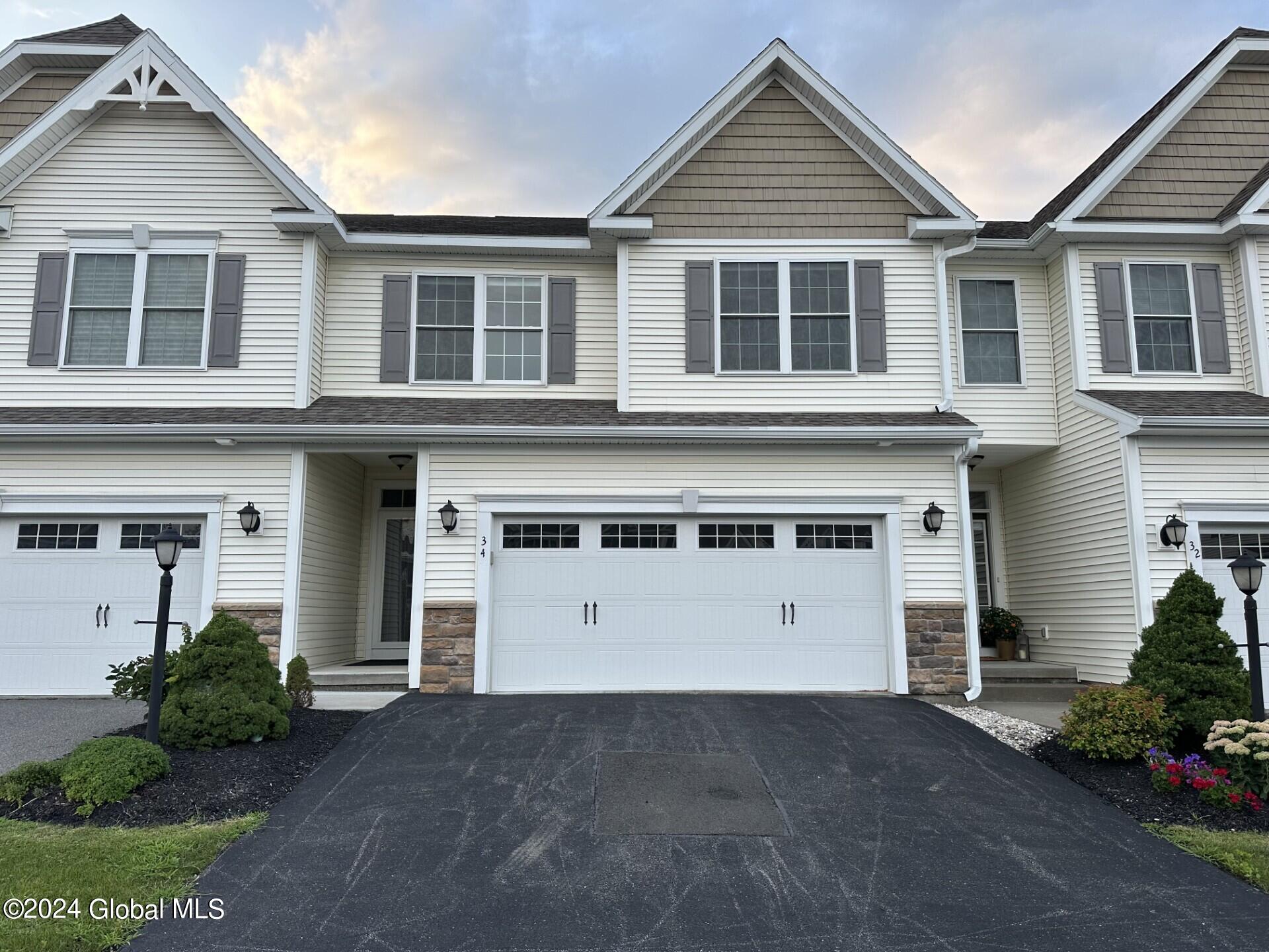 Andriana Ln, Albany, NY 12204