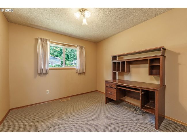 1938 Nw Sierra Ln, House other with 3 bedrooms, 2 bathrooms and 2 parking in Camas WA | Image 17