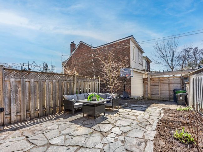 2063 Gerrard St E, House attached with 3 bedrooms, 2 bathrooms and 1 parking in Toronto ON | Image 29