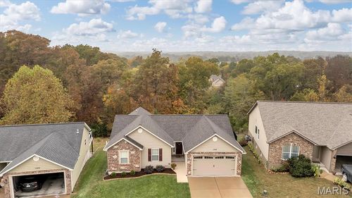 1325 Farnman Dr, Herculaneum, MO, 63048-1747 | Card Image