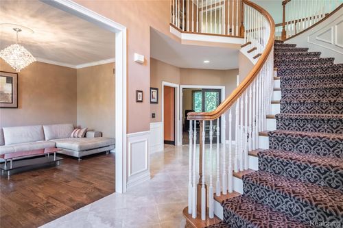 4575 Forest Edge Ln, West Bloomfield, MI, 48323-2183 | Card Image