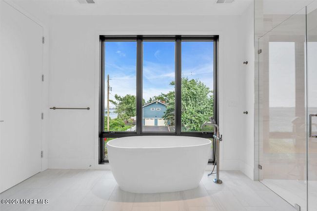 Freestanding bathtub with designer bath fixtures | Image 38