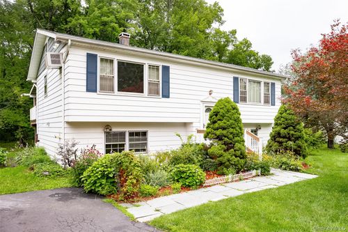 28 Robert Lane, Wappinger, NY, 12590 | Card Image