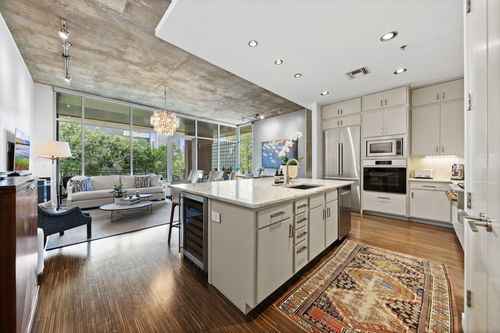 201-3030 Bryan St, Dallas, TX, 75204-6167 | Card Image