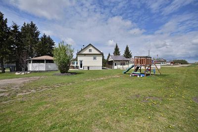 5303 47 St, House detached with 4 bedrooms, 2 bathrooms and null parking in Alix AB | Image 2