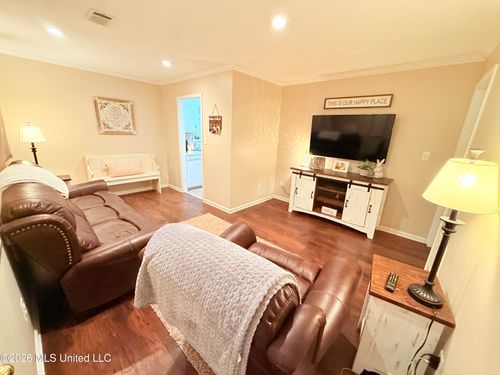 800 White Cir, Grenada, MS, 38901-5058 | Card Image
