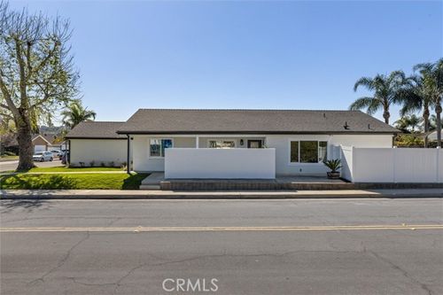 5851 Lynnbrook Plz, Yorba Linda, CA, 92886-5926 | Card Image