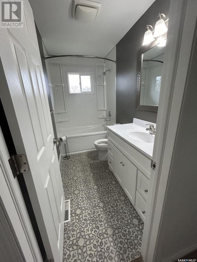142 3rd St W, House other with 5 bedrooms, 2 bathrooms and null parking in Coronach SK | Image 10