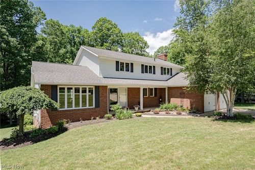 8515 Scenicridge Ave Nw, Clinton, OH, 44216-9557 | Card Image