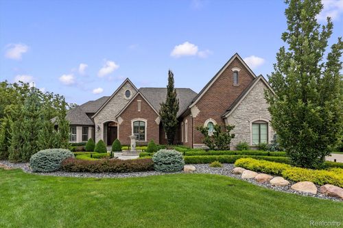 2475 Creekside Ct, Rochester, MI, 48306-4676 | Card Image