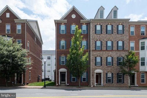 9583 Center St, MANASSAS, VA, 20110-5557 | Card Image