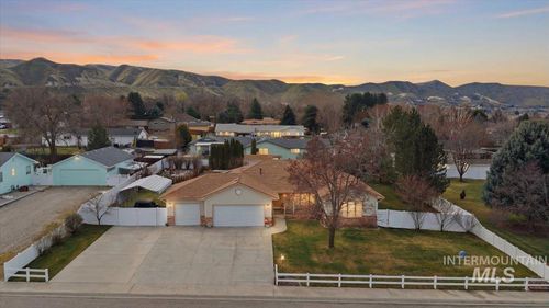 2225 Wildwood Ln, Emmett, ID, 83617 | Card Image