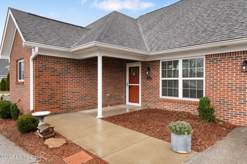 505 Eagle Pointe Dr, Louisville, KY, 40214-5460 | Card Image