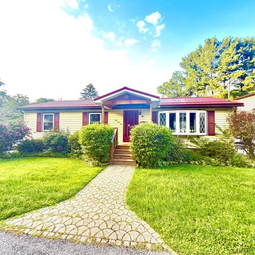 145 Blough St, Johnstown, PA, 15902-3829 | Card Image