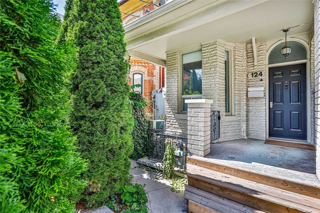 MAIN - 124 Argyle St, Home with 1 bedrooms, 1 bathrooms and 1 parking in Toronto ON | Image 2