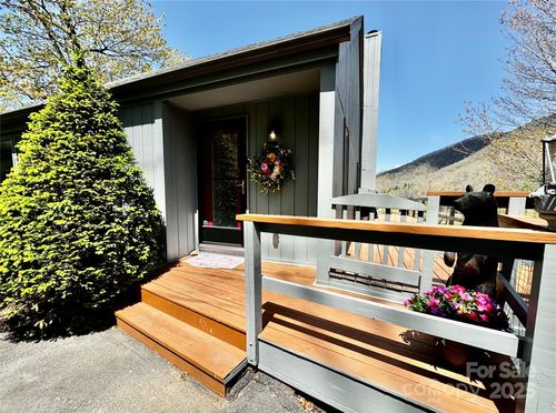 145 Townhouse Dr, Burnsville, NC, 28714-8730 | Card Image