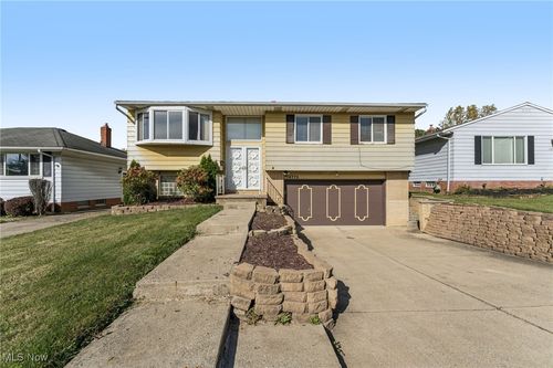 14775 Lisa Dr, Maple Heights, OH, 44137-4161 | Card Image