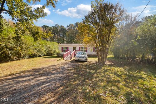 213 Se Railroad St, Whitakers, NC, 27891-7520 | Card Image