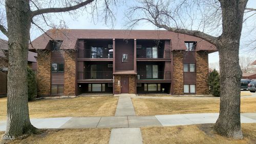 2106 N Kavaney Dr, Bismarck, ND, 58501-1691 | Card Image