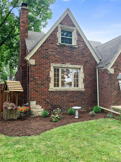1843 23rd St, Wyandotte, MI, 48192-3534 | Card Image