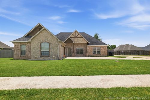 402 Wandering Way, Ardmore, OK, 73401-6535 | Card Image
