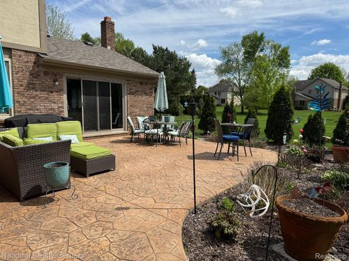 41315 Carriage Hill Dr, Novi, MI, 48375-5212 | Card Image
