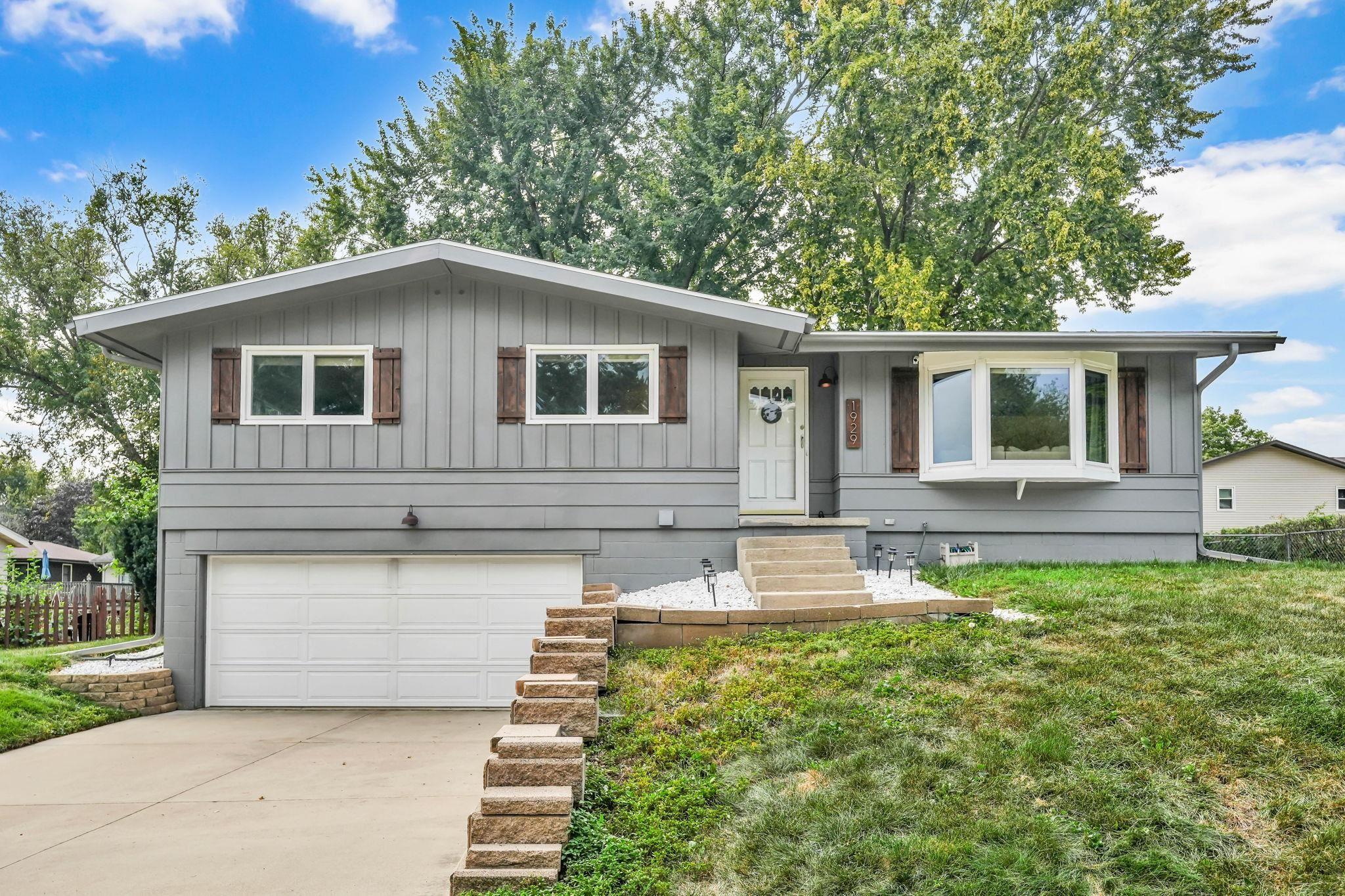 Tilbury Rd, Waterloo, IA 50701