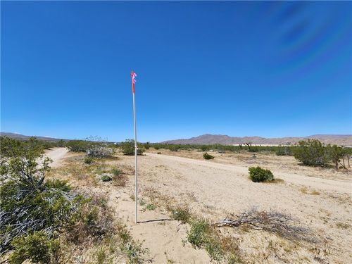 2 Akron Road, Lucerne Valley, CA, 92356 | Card Image