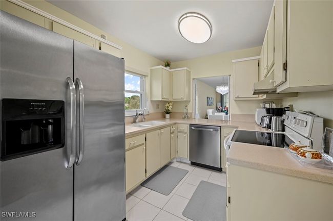 E210 - 1055 Forest Lakes Dr, Condo with 2 bedrooms, 2 bathrooms and null parking in NAPLES FL | Image 7