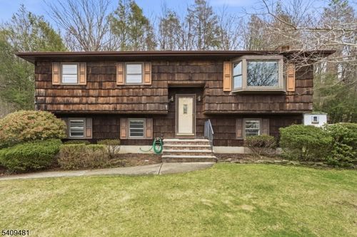 9 Hemlock Dr, Franklin, NJ, 07416-1305 | Card Image